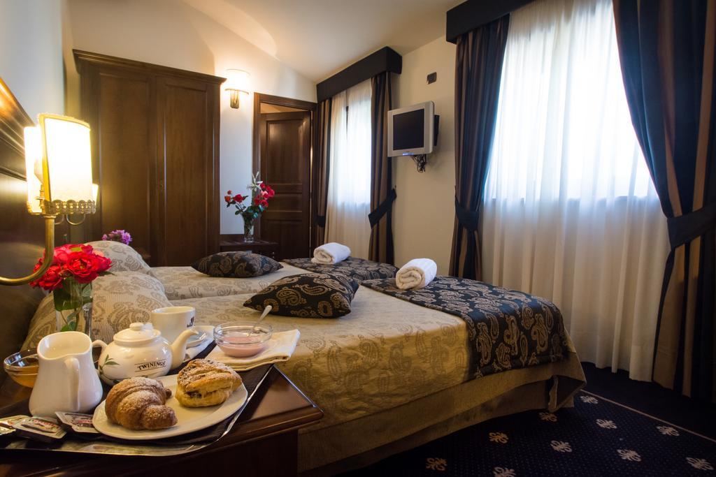 Antica Stazione Hotell Chiaramonte Gulfi Rom bilde
