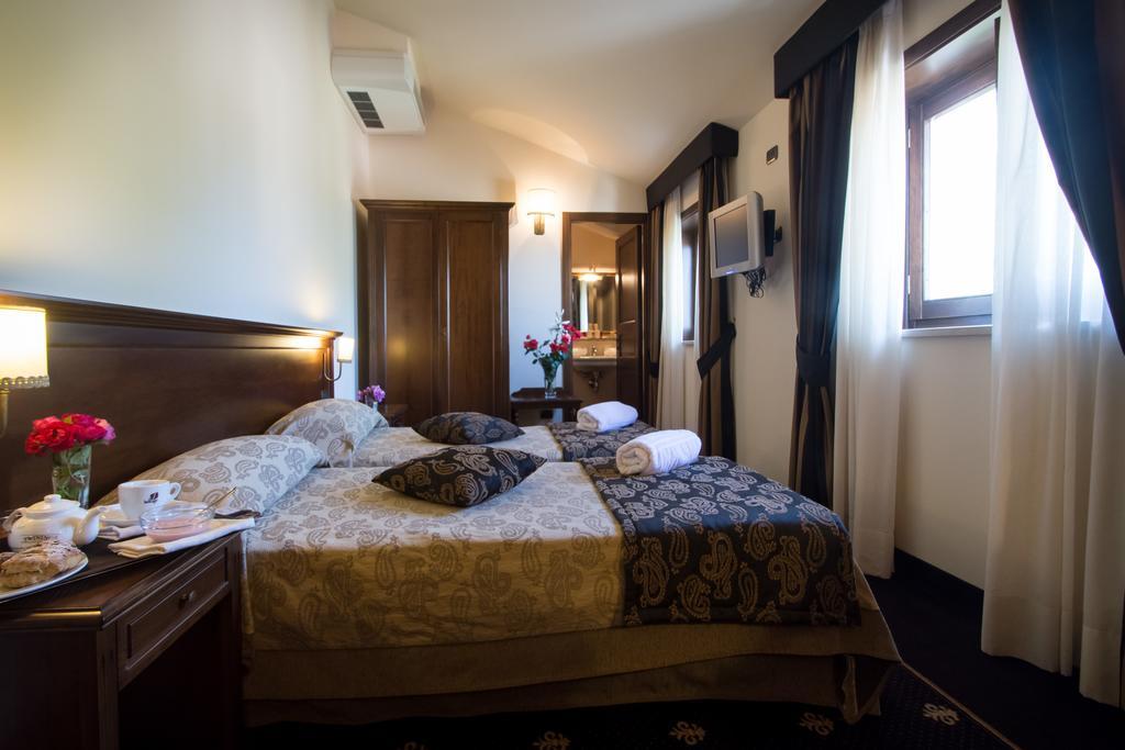 Antica Stazione Hotell Chiaramonte Gulfi Rom bilde